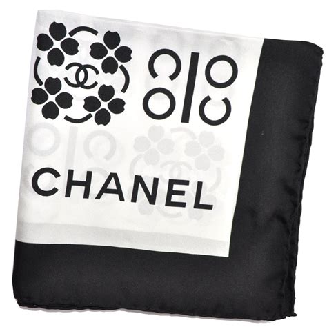 Logo-Free CHANEL Scarf